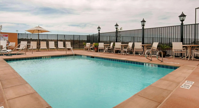 Wyndham Garden Lancaster CA, Rezerwuj Hotel Lancaster Kalifornia