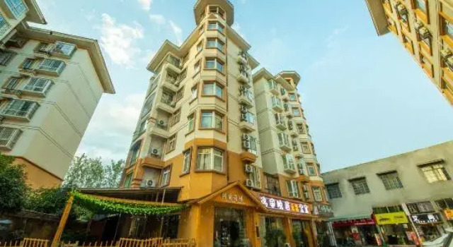 Yijia Evening Residence Theme Apartment, Prenota Appartamento Hotel a Qiandongnan con parcheggio, Parcheggio