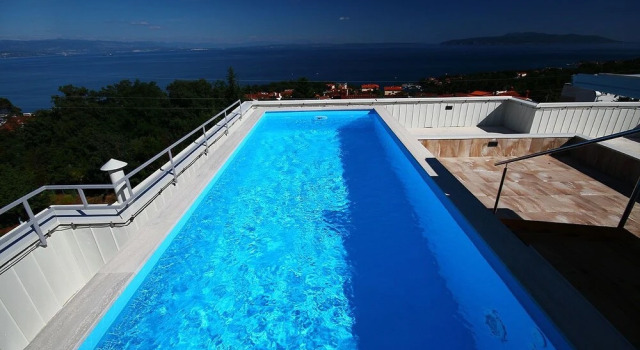 Designed Apartment with Rooftop Pool