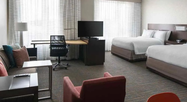 Residence Inn Boston Watertown, Varaa Hotelli Hotellit New England uima-altaalla, Uima-allas
