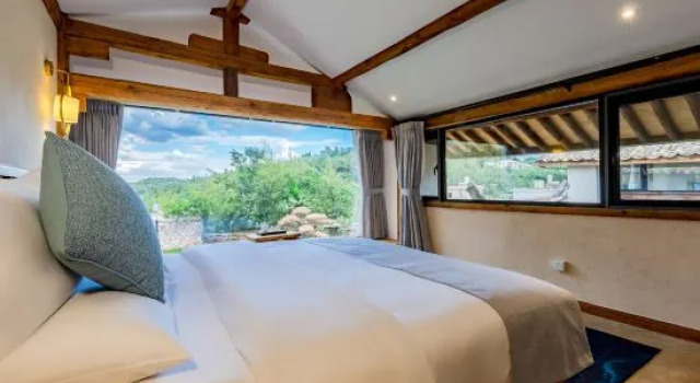 Люкс Nestled in the Mountains • Harmonious Wind Stacked Compounds Boutique Lodge