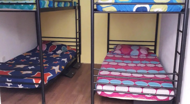 Кровать в общем номере Raizzys Guesthouse