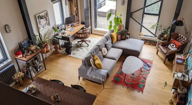 Contemporary Open Plan 1 Bedroom Mezzanine Loft in Hackney
