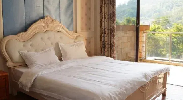 Кровать в общем номере с 4 комнатами Dingfeng Vacation Apartment (Huizhou Huilin Hot Springs)