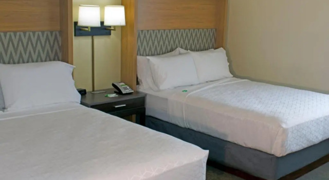 Четырёхместный номер Standard Holiday Inn Binghamton Downtown by IHG