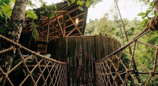 Коттедж с видом на реку Treehouse de Valentine Mountain Resort