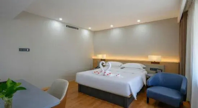 New Travel Golden Valley Hotel, Boek Hotel Tianshan 