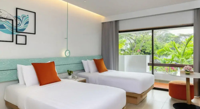 Двухместный номер Premier с балконом и с видом на сад Novotel Rayong Rim Pae Resort