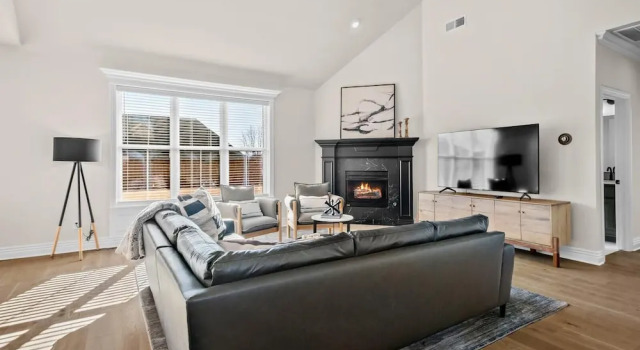 Apollo House - Amazing Location in Rogers, AR - Sleeps 11!, Забронировать Отель Отели Роджерс с парковкой, Парковка