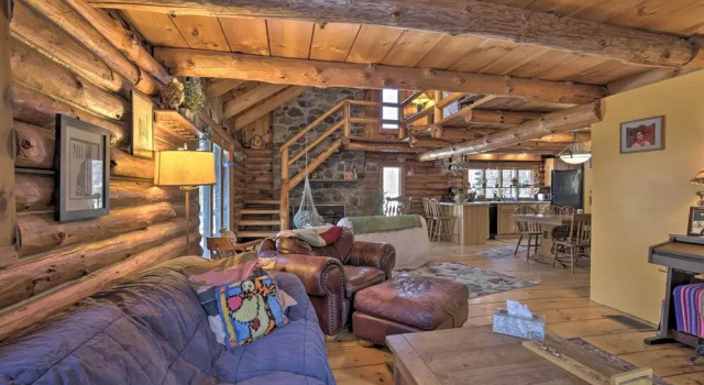 Cabin: Private Hot Tub, Walk to Pats Peak Ski Area, Забронировать Дом для отпуска Хенникер 