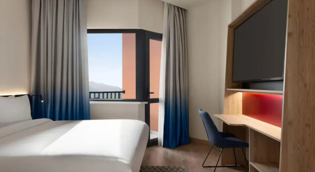 Двухместный номер Standard с балконом Tryp BY Wyndham Zomin