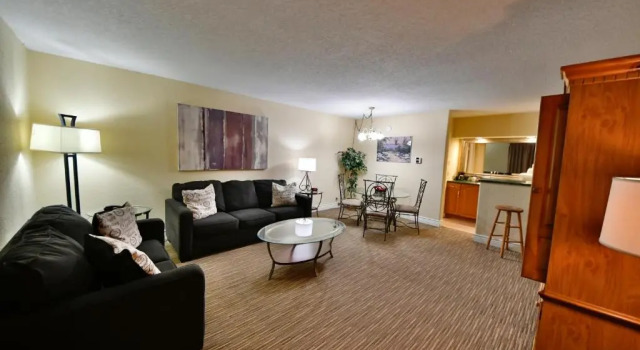 Двухместный люкс c 1 комнатой Ramada by Wyndham Jacksonville Hotel & Conference Center