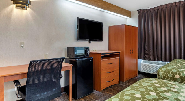 Четырёхместный номер Standard Econo Lodge North Academy