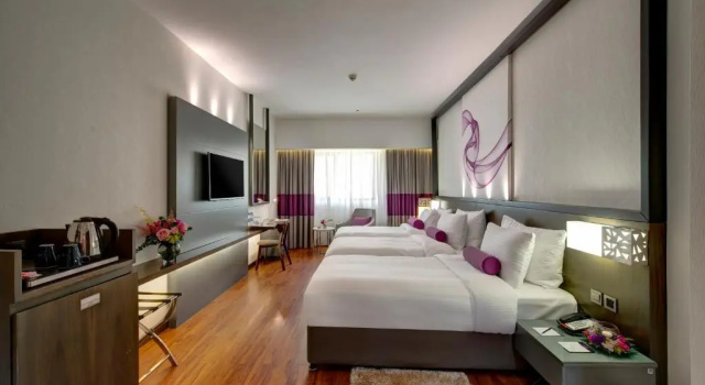 Трёхместный номер семейный Executive Howard Johnson Plaza by Wyndham Dubai Deira