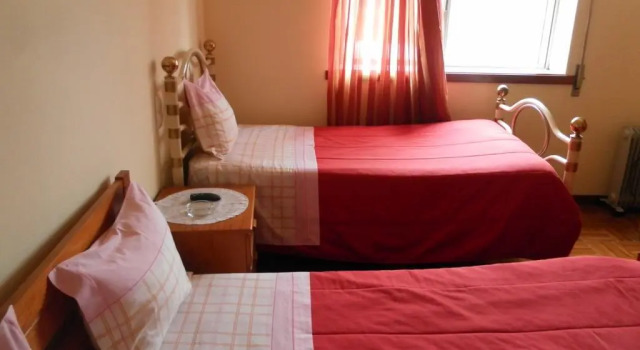 Residencial Pinho Verde, Rezervovat Hotel Hotely v Beira Alta s bazénem, Bazén
