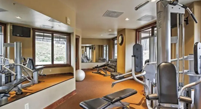 Номер Standard с балконом Ski in, Ski out 2 Bedroom Mountain Condo at the Base of Peak 7 with Quick Access to Historic Downtown Breckenridge