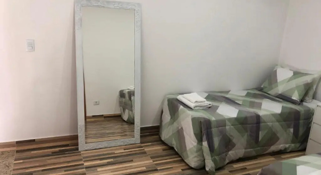 Casa loft, acolhedora, Curitiba, Забронировать Отель Куритиба Парана, рядом с Театр «Позитиво»