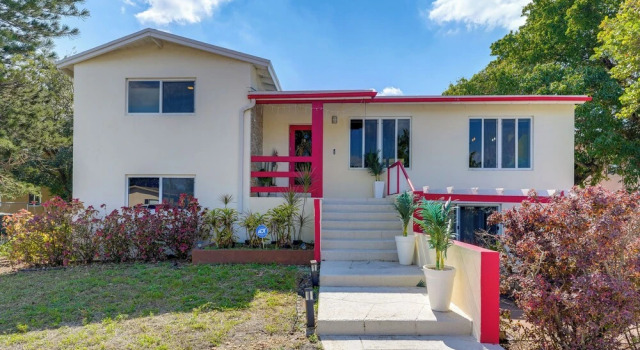 Oakland Park Gem w/ Year-round Pool, 4 Mi to Beach, Забронировать Дом для отпуска Окленд-Парк штат Флорида