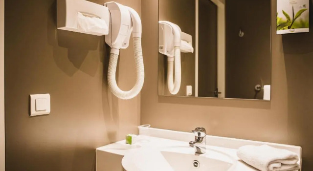 Четырёхместный номер Standard DC Hotel Charleroi Airport