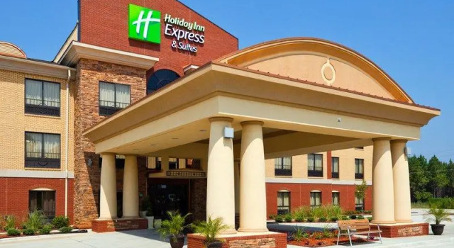 Кровать в общем номере Holiday Inn Express Hotel & Suites Greenville by IHG