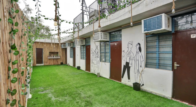 OYO Townhouse 433 JPS, Забронировать Дом для отпуска Отели Нью-Дели с парковкой, Парковка