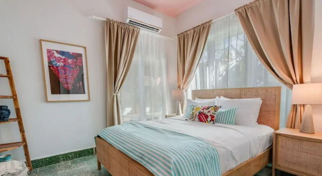 Chic Apartment Pool Parking in Central Condado