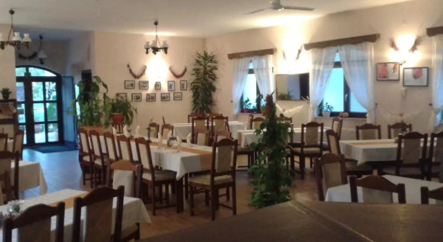 Sobri Halszcsrda s Panzi, Rezervovat Hotel Baja 