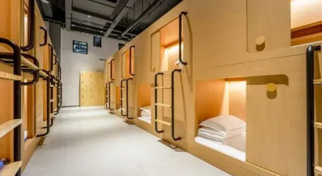 Кровать в общем номере (женский номер) TATATA Youth Hostel