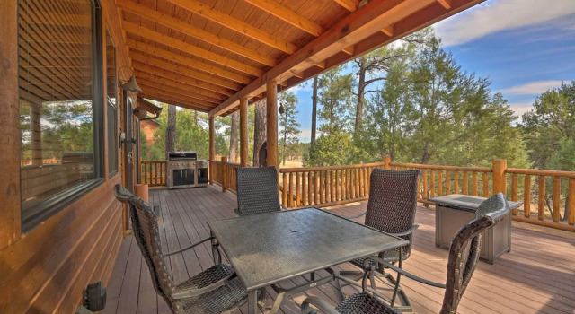 Коттедж < 4 Mi to Fool Hollow Lake: Cabin w/ Tranquil Deck