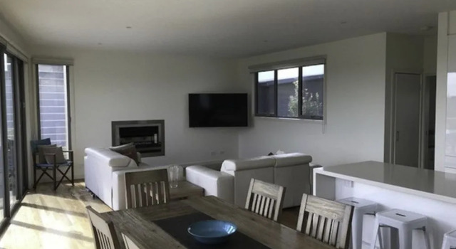 31 Sands Blvd, Book Hotel Torquay 