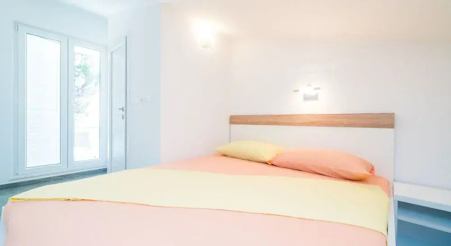 Rooms & Apartments Barišić, Забронировать Апартаменты/квартира Отели Сребрено с парковкой, Парковка