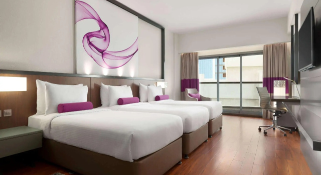 Трёхместный номер семейный Executive Howard Johnson Plaza by Wyndham Dubai Deira