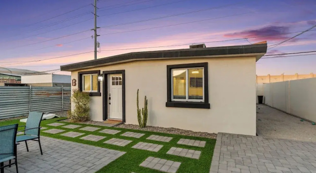 Cottage with BBQ & Hot Tub, Забронировать Дом для отпуска Финикс Phoenix Metropolitan Area, рядом с The Icehouse