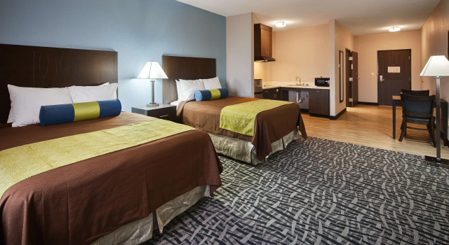 Четырёхместный номер Standard Best Western Plus Lonestar Inn & Suites
