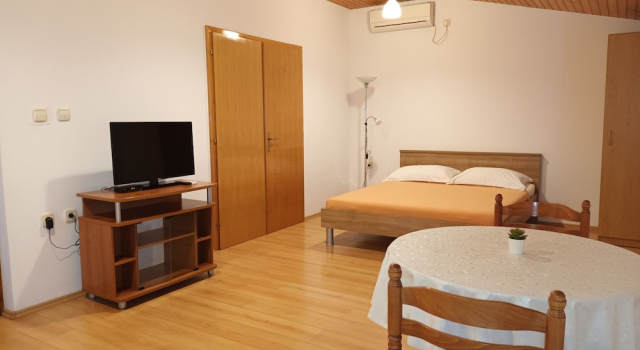 Apartments Boris, Забронировать Апартаменты/квартира Отели Водице с парковкой, рядом с Частный Пляж Отеля «Кристина», Парковка