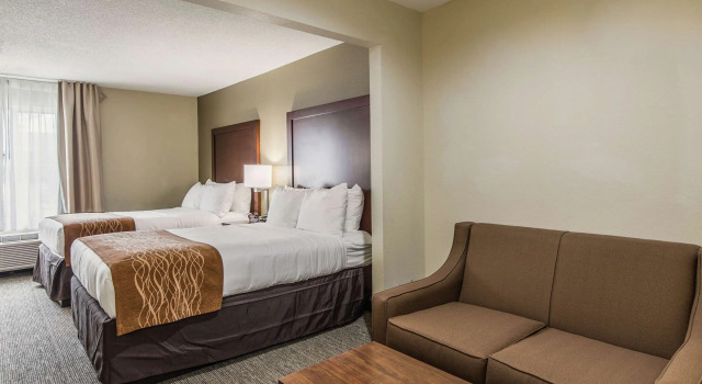 Четырёхместный люкс Comfort Inn & Suites Greenwood near University