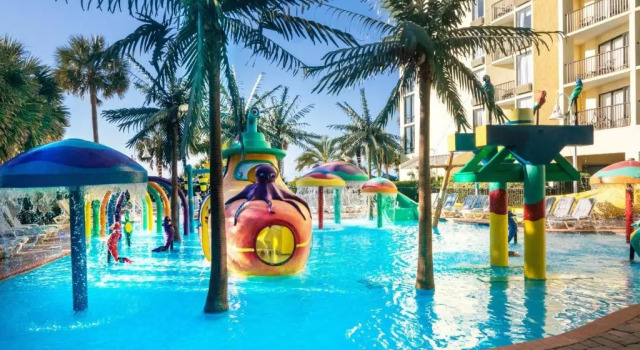 Четырёхместный номер Standard Sea Crest Oceanfront Resort