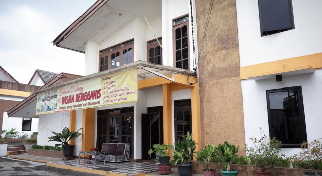 RedDoorz near Alun-alun Kota Sukabumi