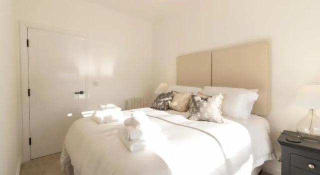 NEW Sleek & Stylish 2BD Flat - Heart of Haworth, Забронировать Отель Хоэрт Западный Йоркшир
