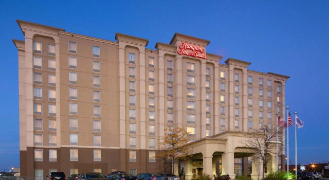 Номер Standard Hampton Inn & Suites by Hilton Toronto Airport