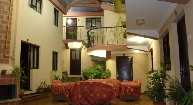 Hostal San Pedro Velmont, Забронировать Отель Отели в центре Потоси с завтраком, отели в центре Потоси с завтраком