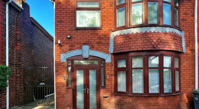 Full Home in Heywood Street near Cheetham Hill, Забронировать Отель Отели Хейвуд 4 звезды, 4*