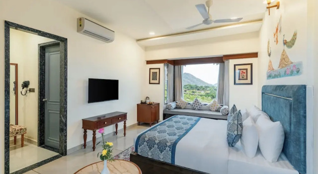 Номер Standard с частичным видом Traavista Aravali Mahal - Luxury Lake View Heritage Resort in Udaipur
