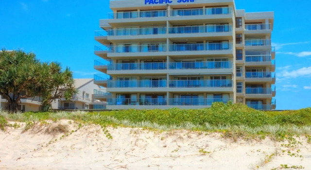 Pacific Surf Absolute Beachfront Apartments, Prenota Appartamento Hotel a Queensland con piscina, Piscina