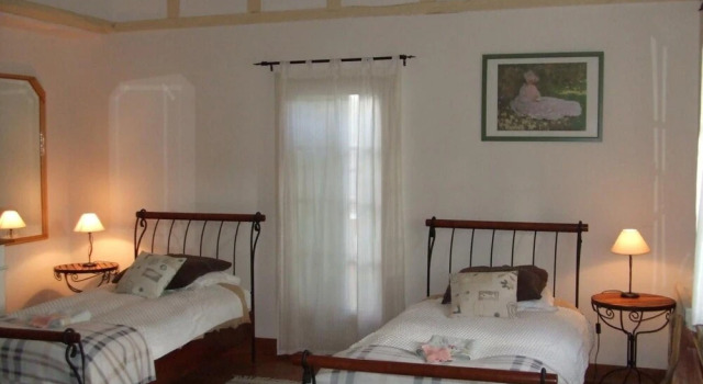 La Roseraie B&B, Book Bed and Breakfast Sainte-Genevieve-les-Gasny 
