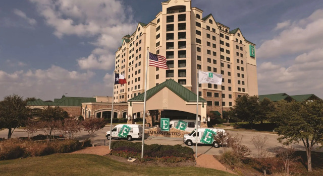 Номер Standard Мансарда Embassy Suites Dallas - DFW Airport North