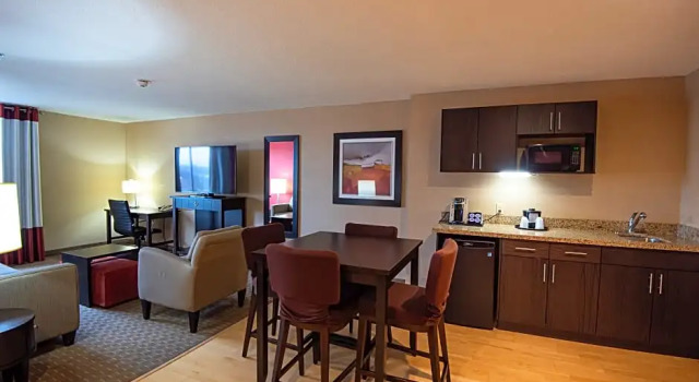 Двухместный люкс c 1 комнатой Holiday Inn Express Hotel & Suites Chatham South by IHG