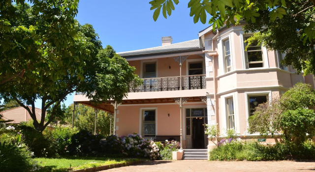Medindi Manor