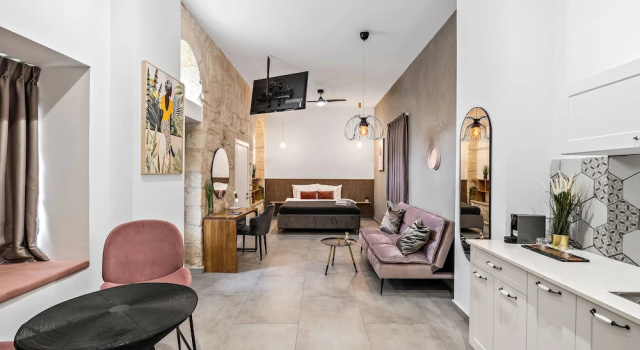 Люкс Old City Boutique - By La Finca Hotels- חוויית אירוח יוקרתית, חניה בחינם וקרבה לשדרת הקולינריה של העיר