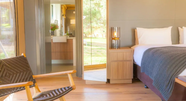 Бунгало с балконом и с видом на озеро Olio Bello Lakeside Glamping